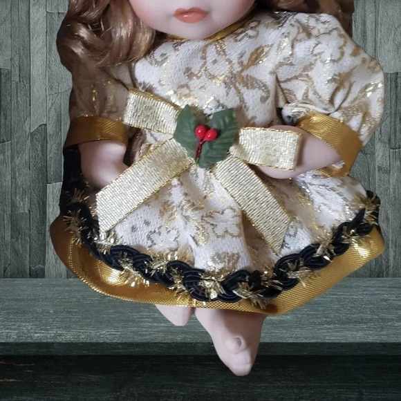 Collectible Memories collectible porcelain doll - Picture 5 of 7